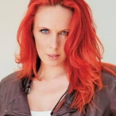 Εβελίνα Παπούλια: «Είχα την τύχη να κάνω ότι μου καρφωθεί στο κεφάλι»