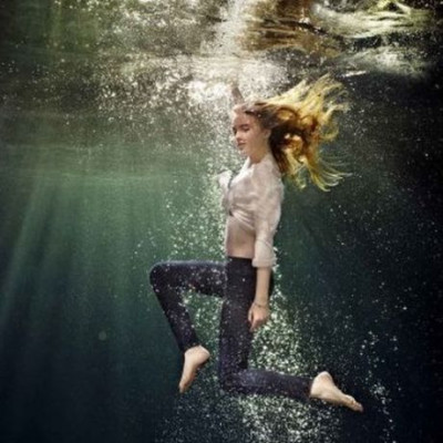 Γίνεται να κάνω spa απλώς φορώντας τα jeans μου; Η Wrangler δίνει την απάντηση!