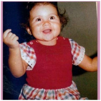 Το κοριτσάκι που γελά γλυκά, σήμερα είναι γνωστή Ελληνίδα ηθοποιός