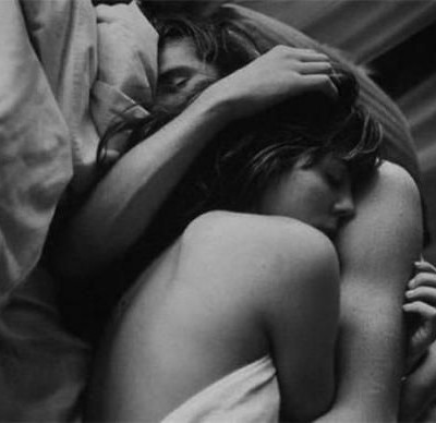 4 αντρικές συμπεριφορές που μαρτυρούν ότι σας... χωρίζει!