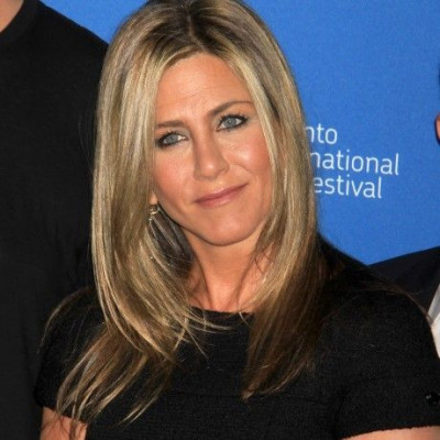 Η Jennifer Aniston κι η κολλητή της έκαναν piercing και ανέβασαν φωτογραφίες στο Instagram