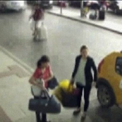 Δείτε το σοκαριστικό βίντεο με μητέρα να πουλάει το παιδί της