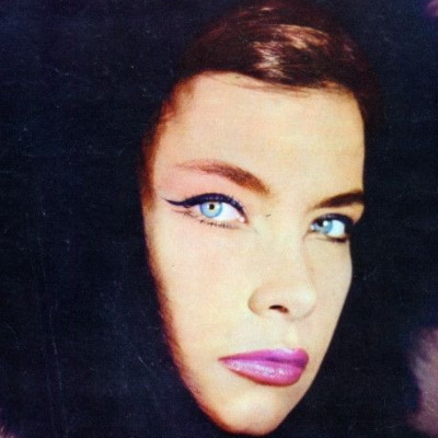 Η πιο εντυπωσιακή φωτογράφιση μόδας με την Τζένη Καρέζη 51 χρόνια πριν!