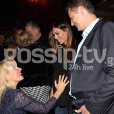 Ο Σρόιτερ, η εγκυμονούσα σύντροφος του και το τρυφερό χάδι της Μενεγάκη!