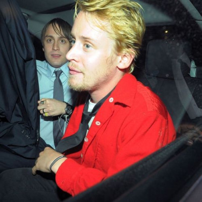 Αυτή είναι τελικά η νέα κοπέλα του Macaulay Culkin! (photo)