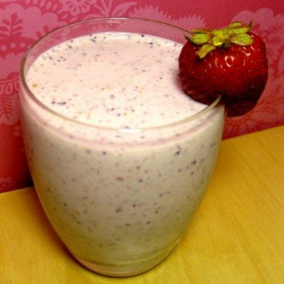 Το πεντανόστιμο smoothie που βοηθάει να μην πάρουμε κιλά