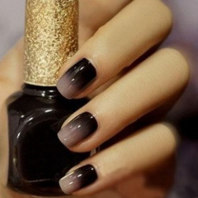 Ombre νύχια: Βήμα-βήμα πώς θα τα αποκτήσετε μόνες σας στο σπίτι!