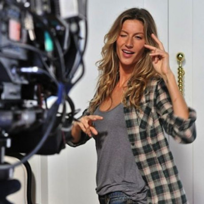 Gisele: ανέβασε φωτογραφία της ενώ θηλάζει (φωτο)