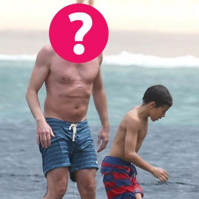 Ποιος σταρ του Hollywood (που δεν του... φαινόταν) έχει αυτό το καλοδιατηρημένο κορμί;