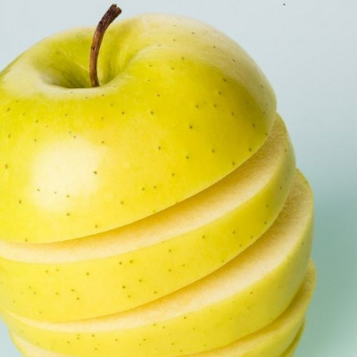 Πιπεράτα μήλα με καρύδια