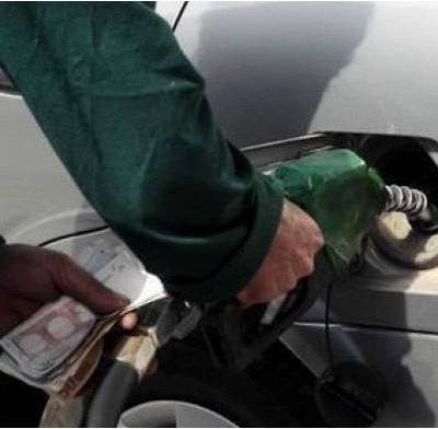 Αντί για δώρο Χριστουγέννων δίνουν δωροεπιταγές και βενζίνη!