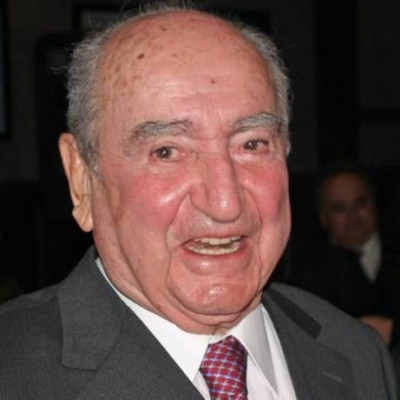 Ο Κ. Μητσοτάκης παίζει χαρτιά με τα εγγόνια του (φωτό)