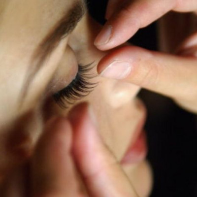 Ψεύτικες βλεφαρίδες: Οδηγός της τελευταίας στιγμής