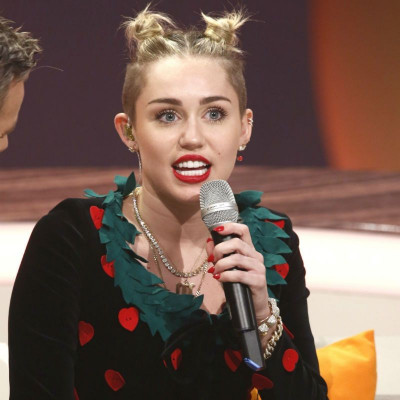 H Miley Cyrus λέει πως είναι καλύτερη από τη Beyonce!