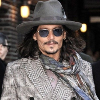 Απίστευτο! Ο κατάξανθος πλέον Johnny Depp ξύρισε και τα γένια του και έγινε κούκλος