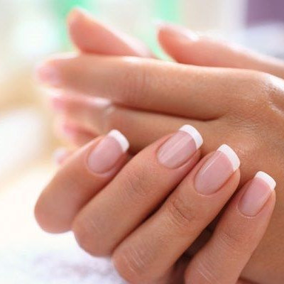 Πέτυχε το τέλειο γαλλικό μανικιούρ μόνη σου στο σπίτι, σε λίγα μόλις λεπτά! (video)