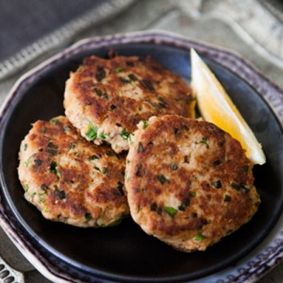 Τα πιο ζουμερά και αφράτα μπιφτεκάκια από τόνο