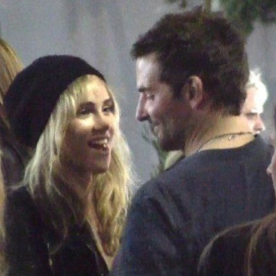 Δείτε το πρώτο φιλί του Bradley Cooper στην 16 χρόνια νεότερη σύντροφο του