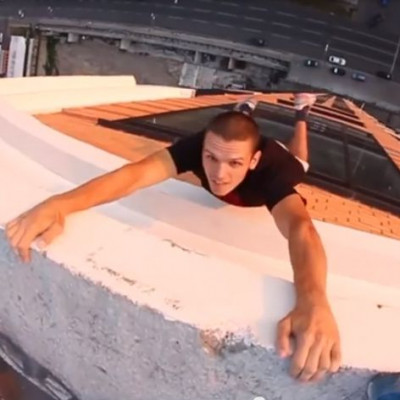 Το πιο επικίνδυνο βίντεο όλων των εποχών. Αν έχετε υψοφοβία μην το δείτε!