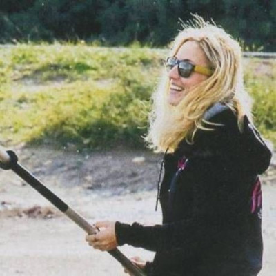 Η Ελεονώρα παίζει…