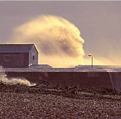 Δεν θα πιστεύετε στα μάτια σας: Ανθρώπινο πρόσωπο σε γιγάντιο κύμα!