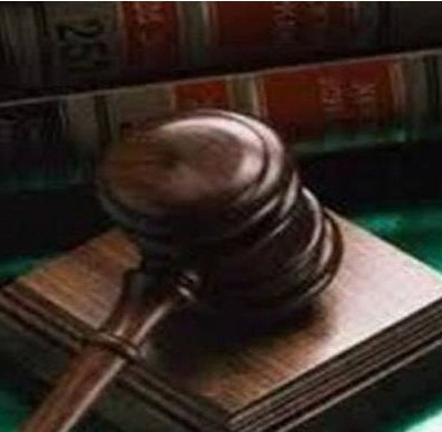 Η γυναίκα που έχει μηνύσει τους... πάντες!