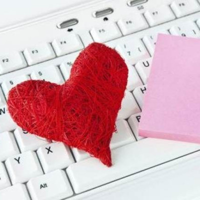 Ημέρα του Αγίου Βαλεντίνου: ΠΡΟΣΟΧΗ στους απατεώνες, λέει το FBI