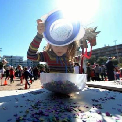 Απόκριες: Δείτε φωτό από τις προετοιμασίες για το καρναβάλι της Πάτρας