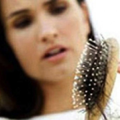 Γιατί πέφτουν τα μαλλιά μου μετά τη γέννα;