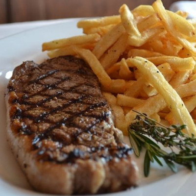 Τσικνίστε το! Η καλύτερη συνταγή για την πιο νόστιμη, πιπεράτη μπριζόλα