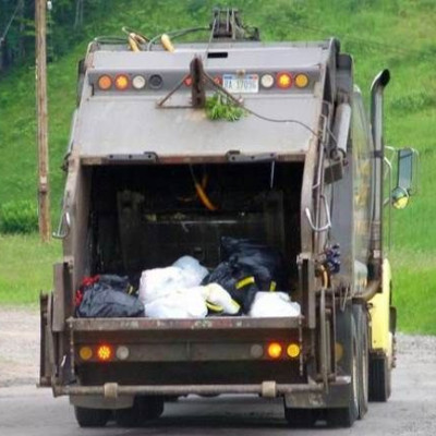 Βρήκαν στα σκουπίδια ένα... θησαυρό και τον επέστρεψαν! (vid)
