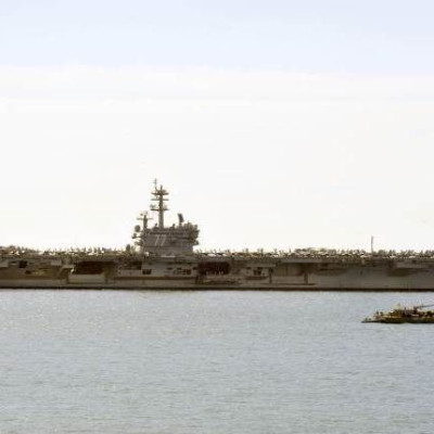 Φωτορεπορτάζ: Δέος για το αεροπλανοφόρο μήκους 333 μέτρων στο Φάληρο