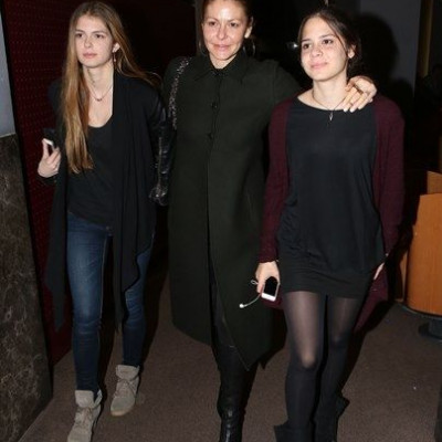 Η Τζένη Μπαλατσινού με τις κόρες της, επιλέγουν μαύρο και ξεχωρίζουν!