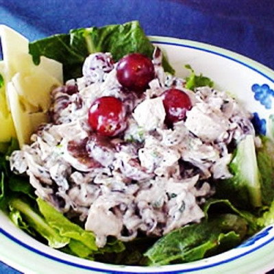 Φανταστική σαλάτα-γεύμα με άγριο ρύζι, γαλοπούλα και μια ζουμερή έκπληξη