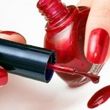 Ένα μυστικό για να στεγνώσουν τα βαμμένα νύχια σας στο πι και φι!