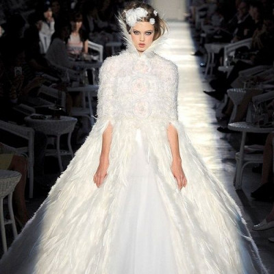 Ποια τραγουδίστρια δήλωσε πως έχασε το Chanel νυφικό της;