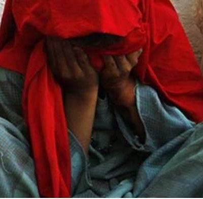 Αυτοπυρπολήθηκε 17χρονη που είχε πέσει θύμα ομαδικού βιασμού