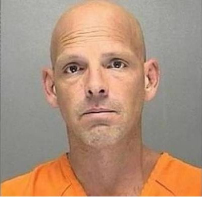 Ζήτησε τις υπηρεσίες πόρνης ενώ ήταν μαζί με τον γιο του (βίντεο)