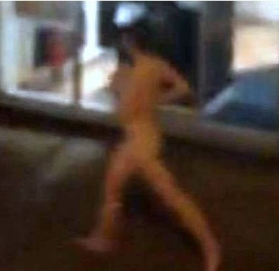 Δεν κάνει κρύο στο Λονδίνο! Γυναίκα κάνει τζόκινγκ ολόγυμνη! (βίντεο)