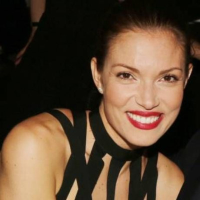 Βίκυ Καγιά: Πόζαρε για το νέο ζαχαροπλαστείο του αγαπημένου της