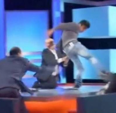 Σοκ: Ξυλοκόπησε τη μητέρα του on air σε εκπομπή!