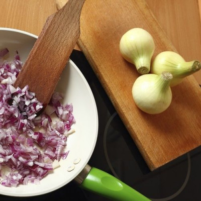 Καθαρίστε τις μυρωδιές στην κουζίνα σας γρήγορα