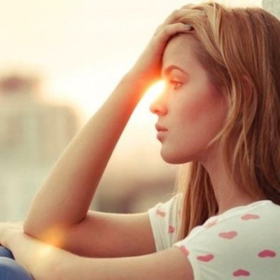 Μήπως επηρεάζεσαι από αρνητικές καταστάσεις; Σταμάτα τη γκρίνια και δες τα θετικά (video)