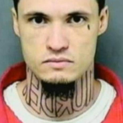 Δικάζεται για φόνο και έχει τατουάζ το οποίο γράφει...