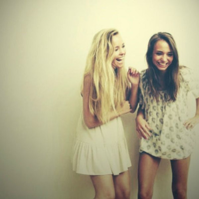 Όταν η γυναικεία φιλία γίνεται ασφυκτικά... «γκομενική»