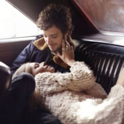 Yποψιάζεστε ότι σας λέει ψέματα; Η γλώσσα του σώματος θα σας λύσει όλες τις απορίες