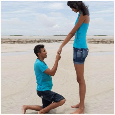 Δείτε την ψηλότερη νύφη στον κόσμο με ύψος 2.02!