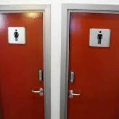 Πήγε στις τουαλέτες και... βγήκε πλούσιος! Δείτε τι βρήκε