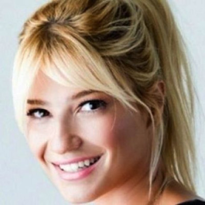 Λαμπερή η έξοδος για τη Φαίη Σκορδά από το μαιευτήριο αγκαλιά με το νεογέννητο γιο της!