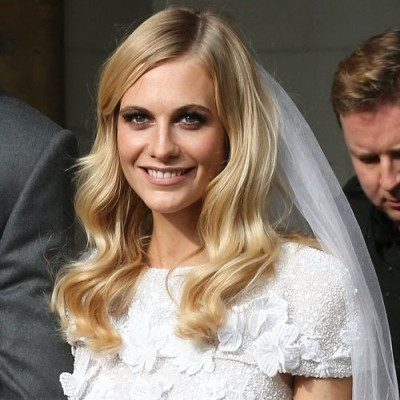 Poppy Delevingne: η αδερφή της Cara παντρεύτηκε φορώντας Chanel